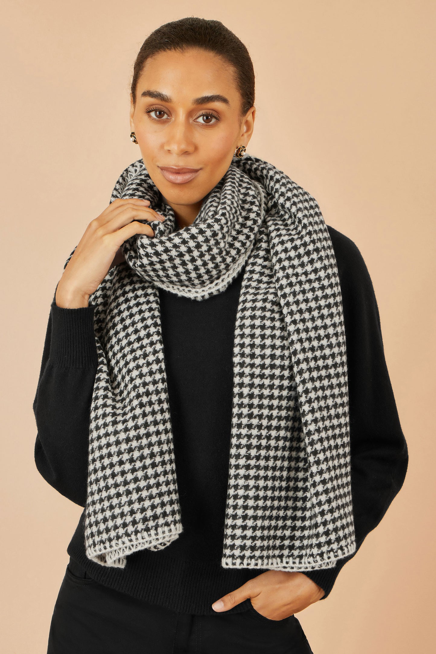 Yumi Black Dog Tooth Scarf With Stitch Detail ACC SCARF Yumi