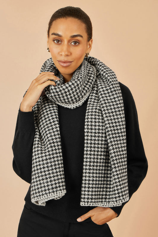 Yumi Black Dog Tooth Scarf With Stitch Detail ACC SCARF Yumi