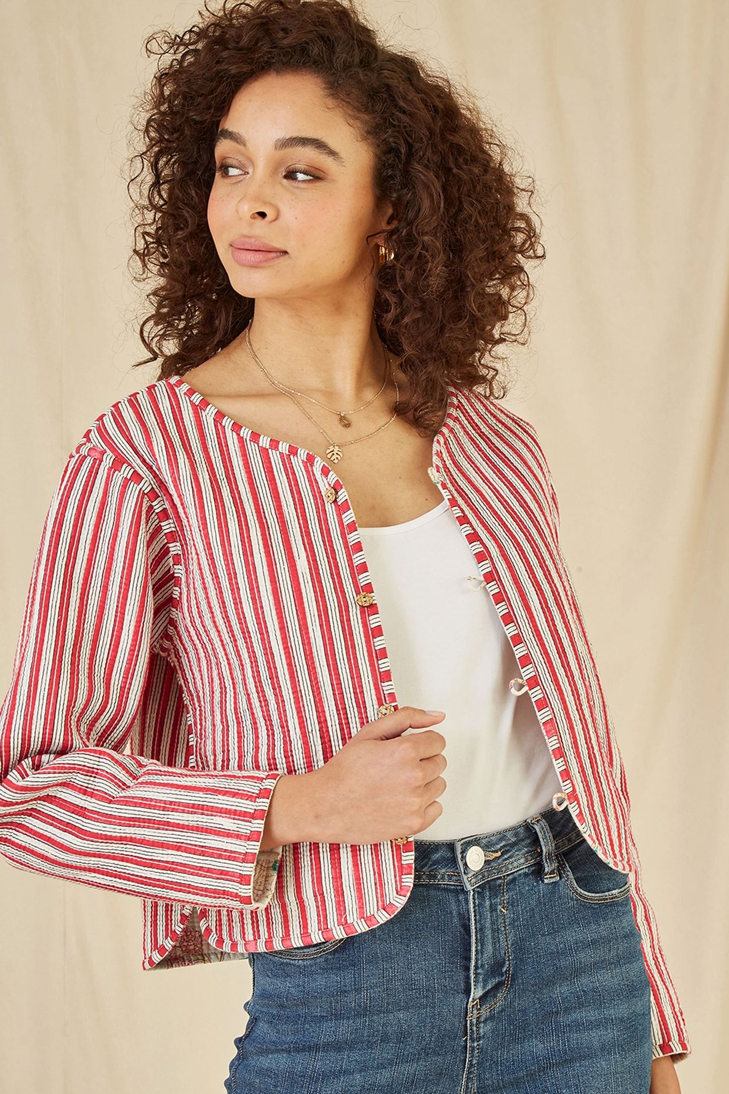 Yumi White Floral Print Reversible Cotton Cropped Quilted Jacket Yumi