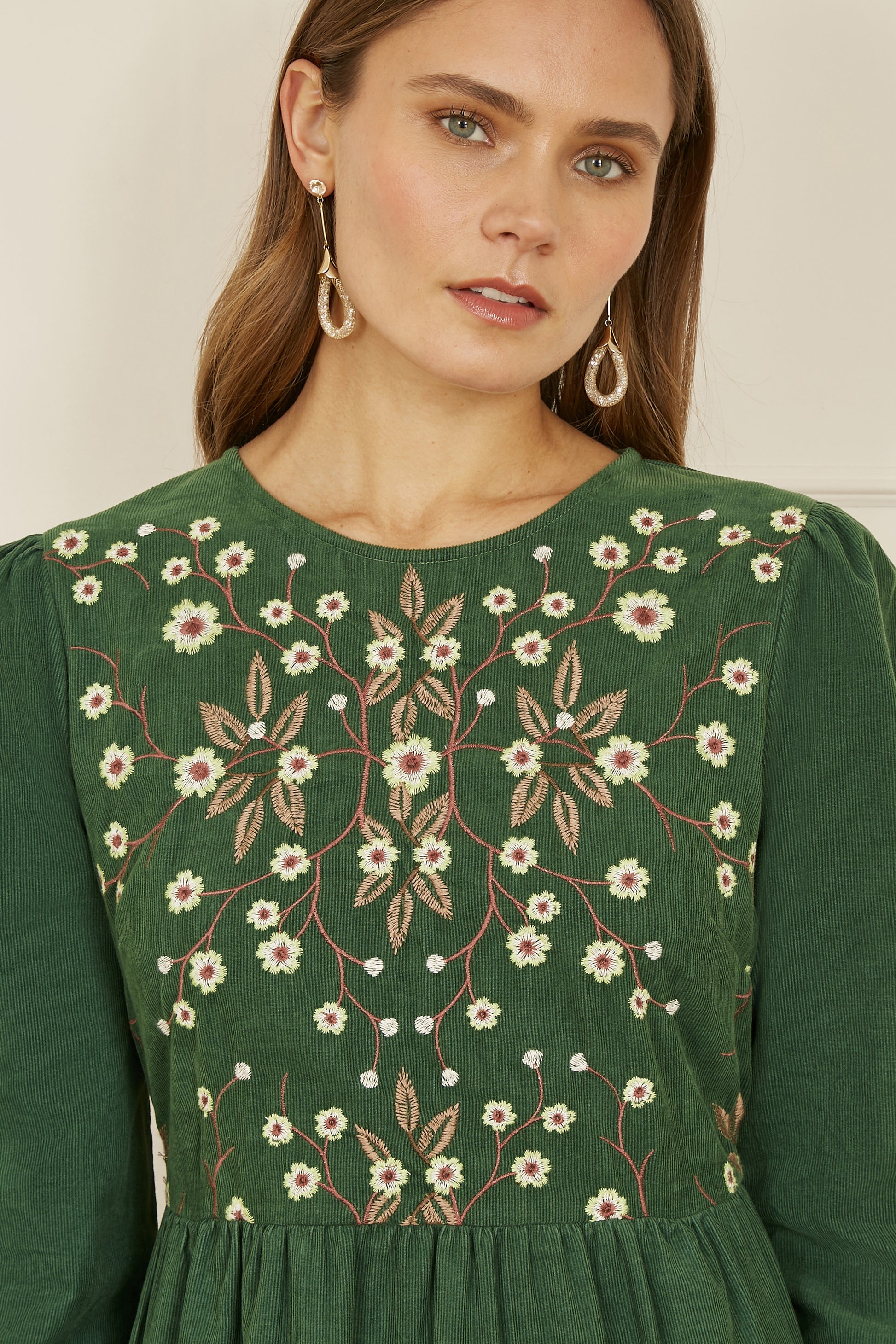 Yumi Green Long Sleeve Midi Dress With Floral Embroidery Bodice | Yumi Yumi Green Long Sleeve Midi Dress With Floral Embroidery Bodice | Yumi