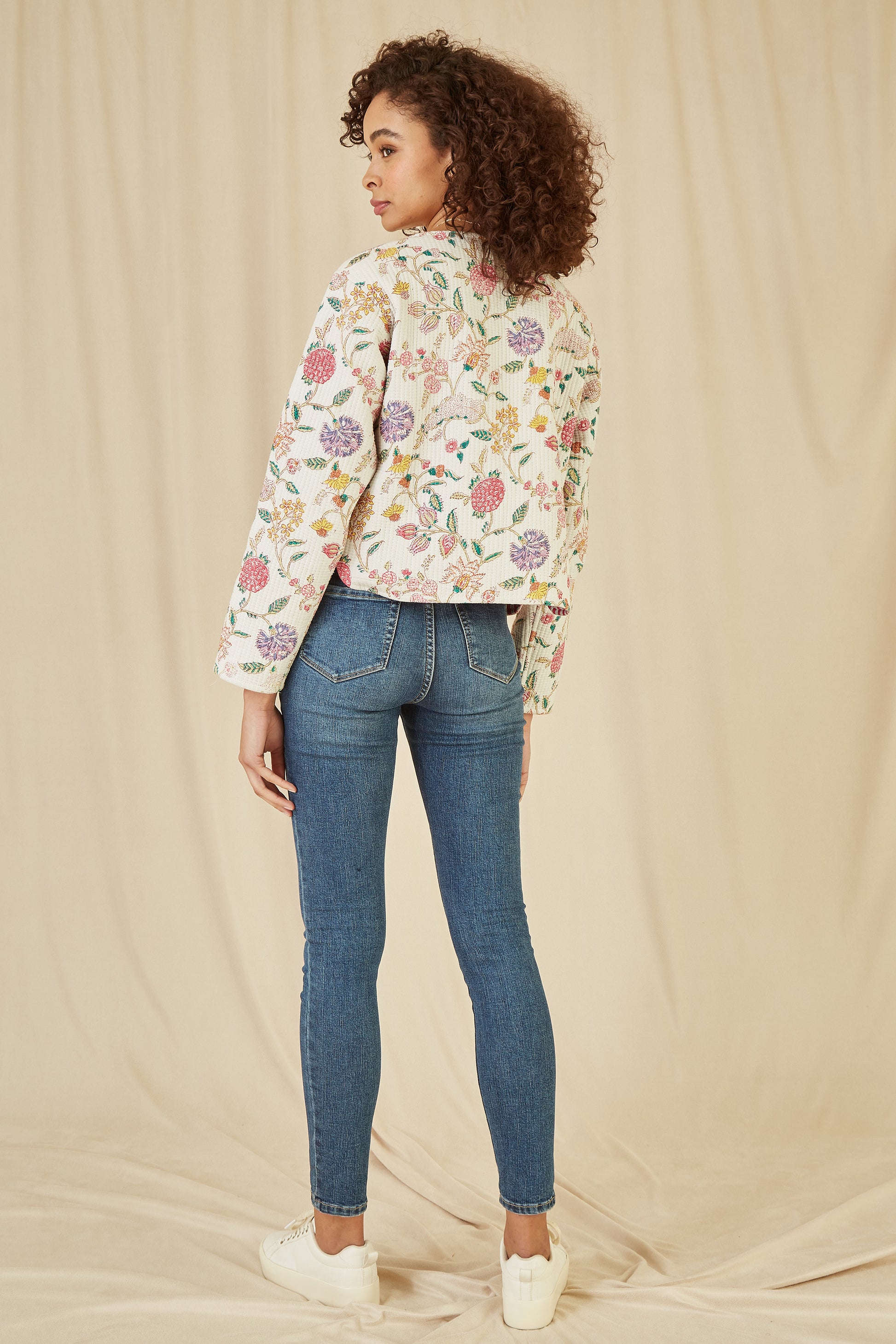 Yumi White Floral Print Reversible Cotton Cropped Quilted Jacket Yumi