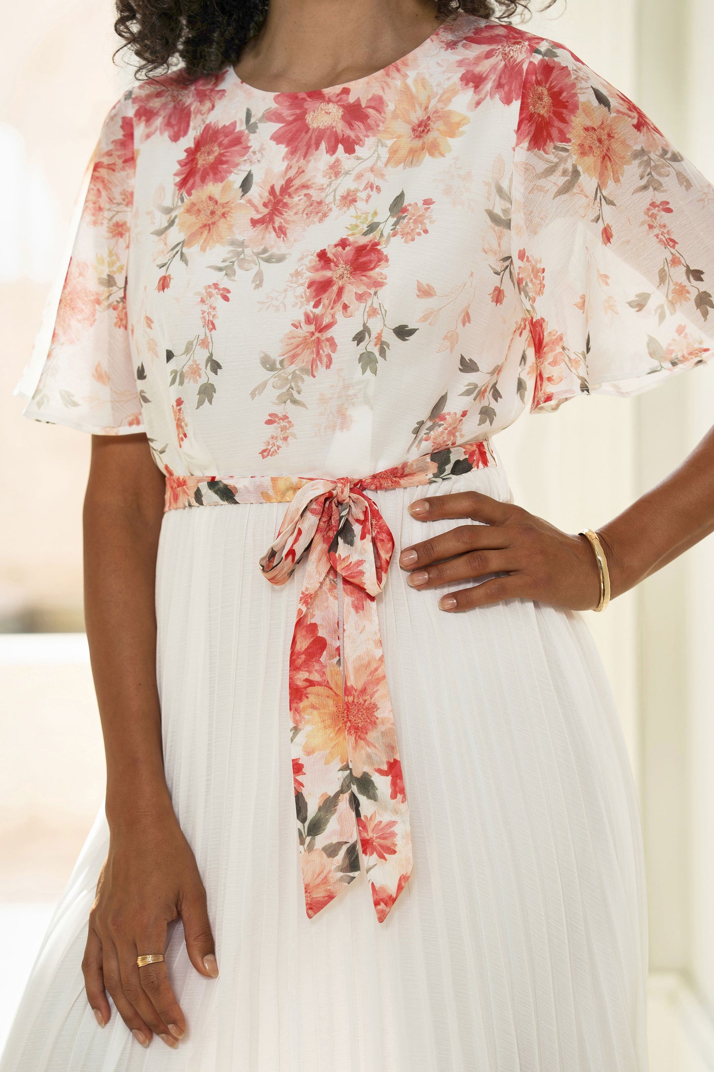 Yumi White Mirror Floral Design Pleated Midi Dress