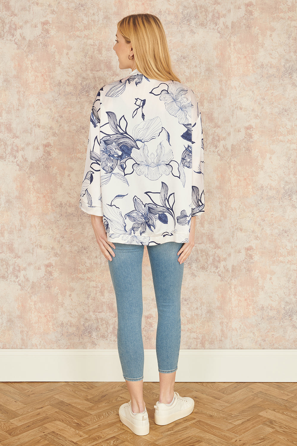 Yumi White Abstract Floral Print Kimono Kimono Yumi