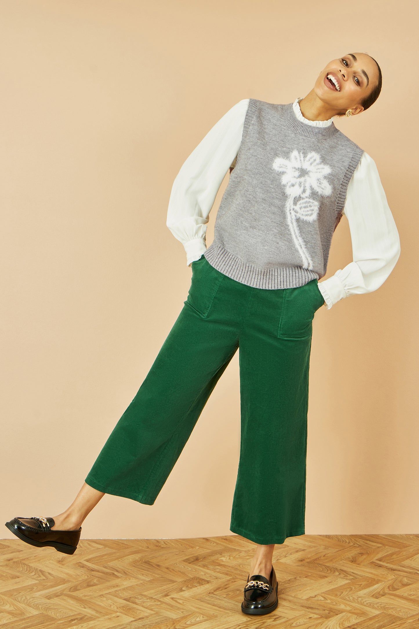 Yumi Grey Knitted Flower Sleeveless Jumper Vest Knit Pullover Yumi