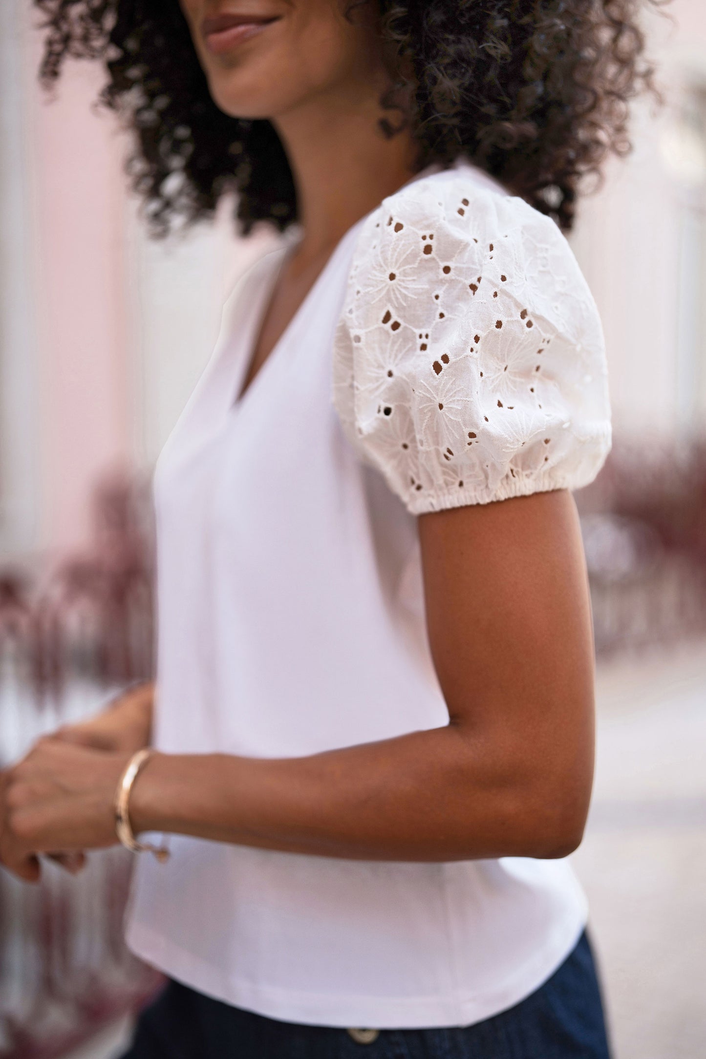 Yumi White Cotton Jersey T-Shirt With Lace Sleeves Tops Yumi