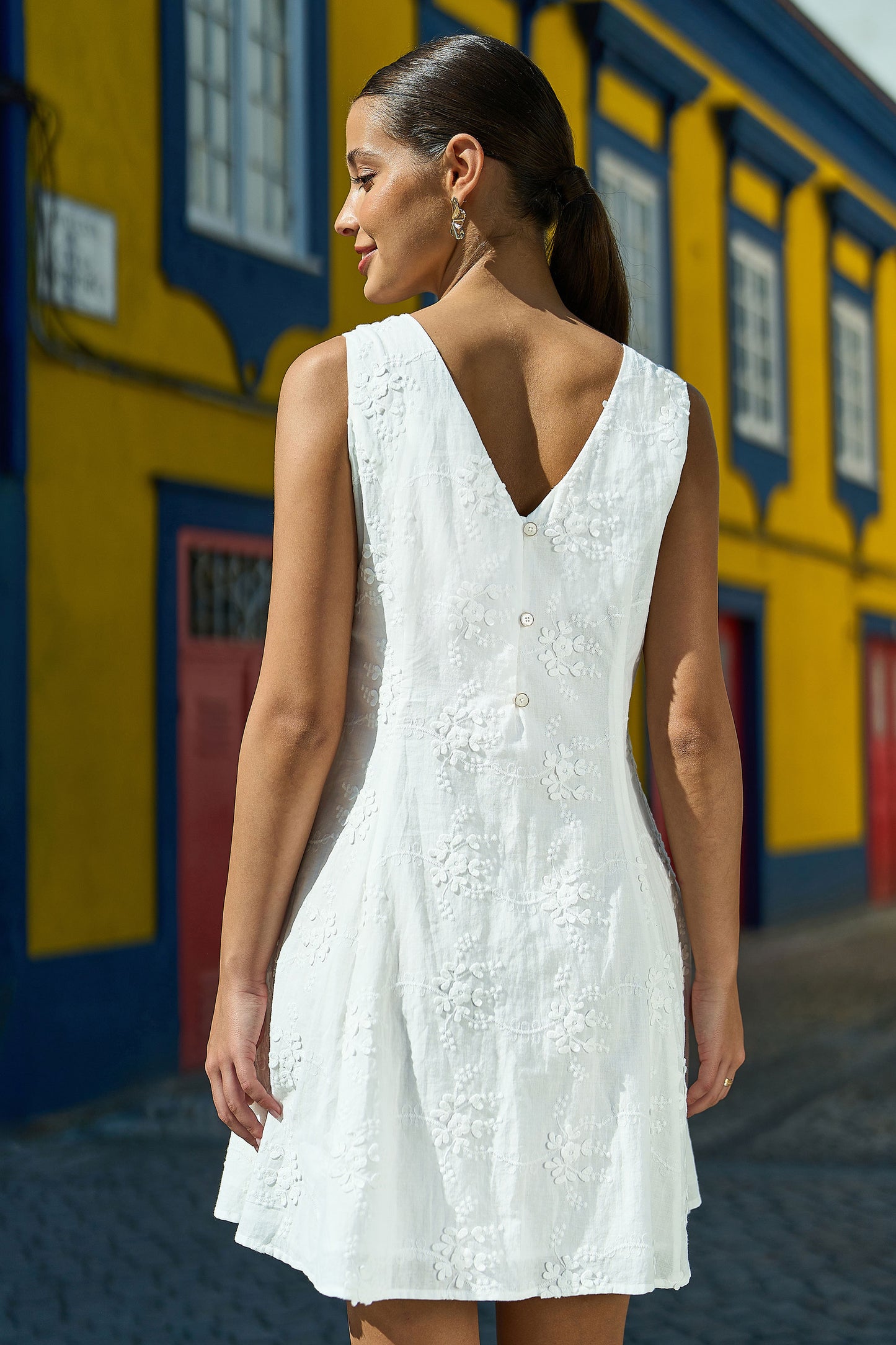 Yumi White Cotton Applique Flower Swing Shift Dress Dress Casual Yumi