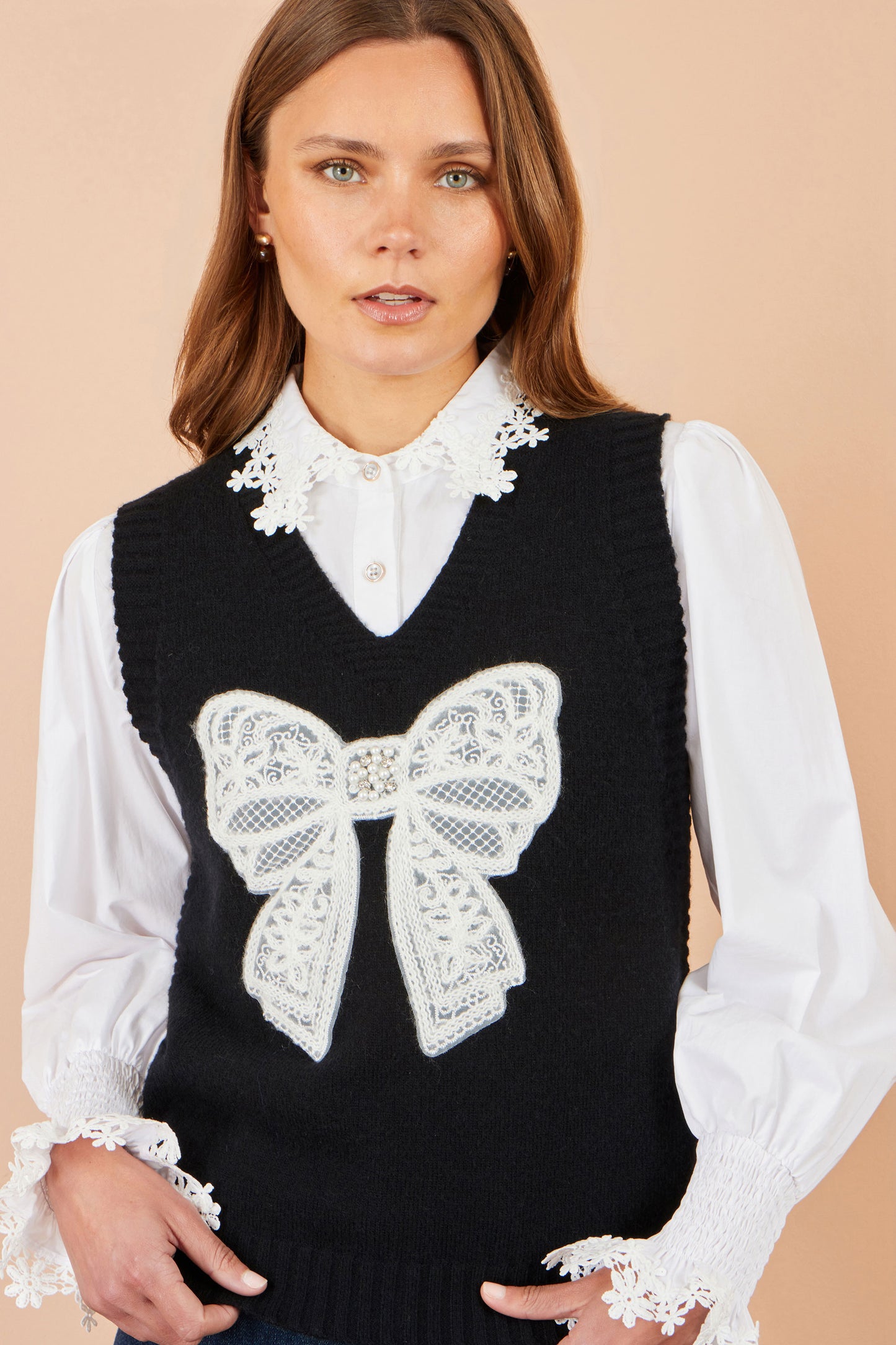 Yumi Black Lace Bow Knitted Pullover Knit Pullover Yumi